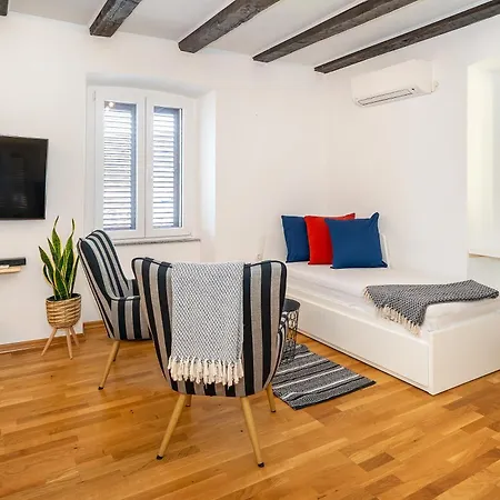 Apartman Prvic With Sea View