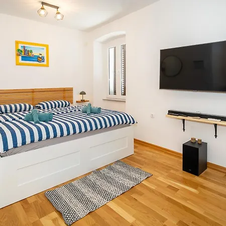 Prvic With Sea View Apartman